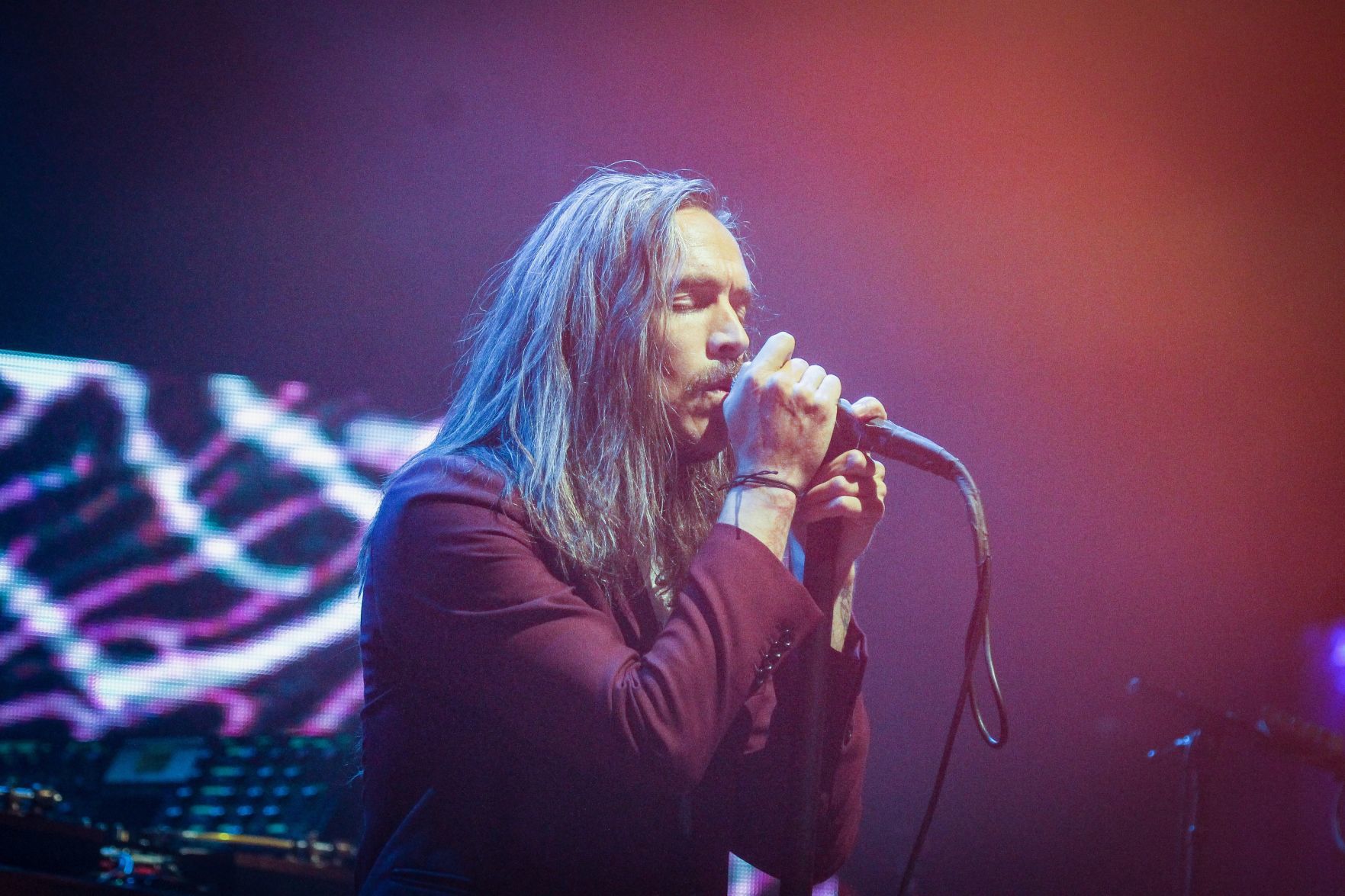 Brandon Boyd performs with Incubus at the Orpheum Theater in Omaha on Saturday.